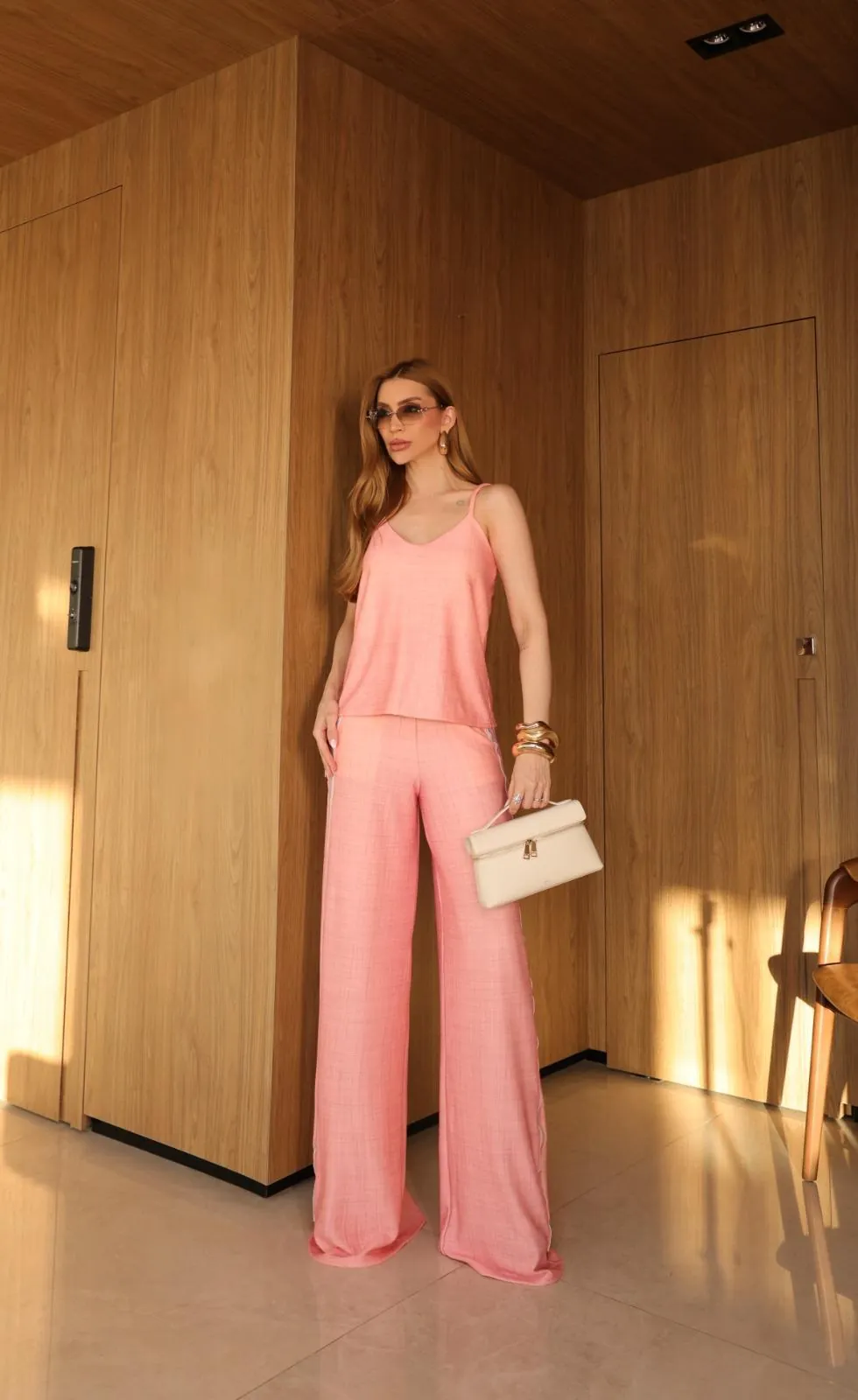 Boutique Dona Ana – Conjunto Feminino Rosa Yasmin em tecido Crepe de Malha com Listras – Pantalona super elegante e confortável. Boutique Dona Ana - Conjunto Feminino Rosa Yasmin em tecido Crepe de Malha com Listras – Pantalona super elegante e confortável.