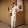 Boutique Dona Ana - Conjunto Cecília Bege em Crepe de Malha – Cropped + Pantacourt com Listras Elegantes