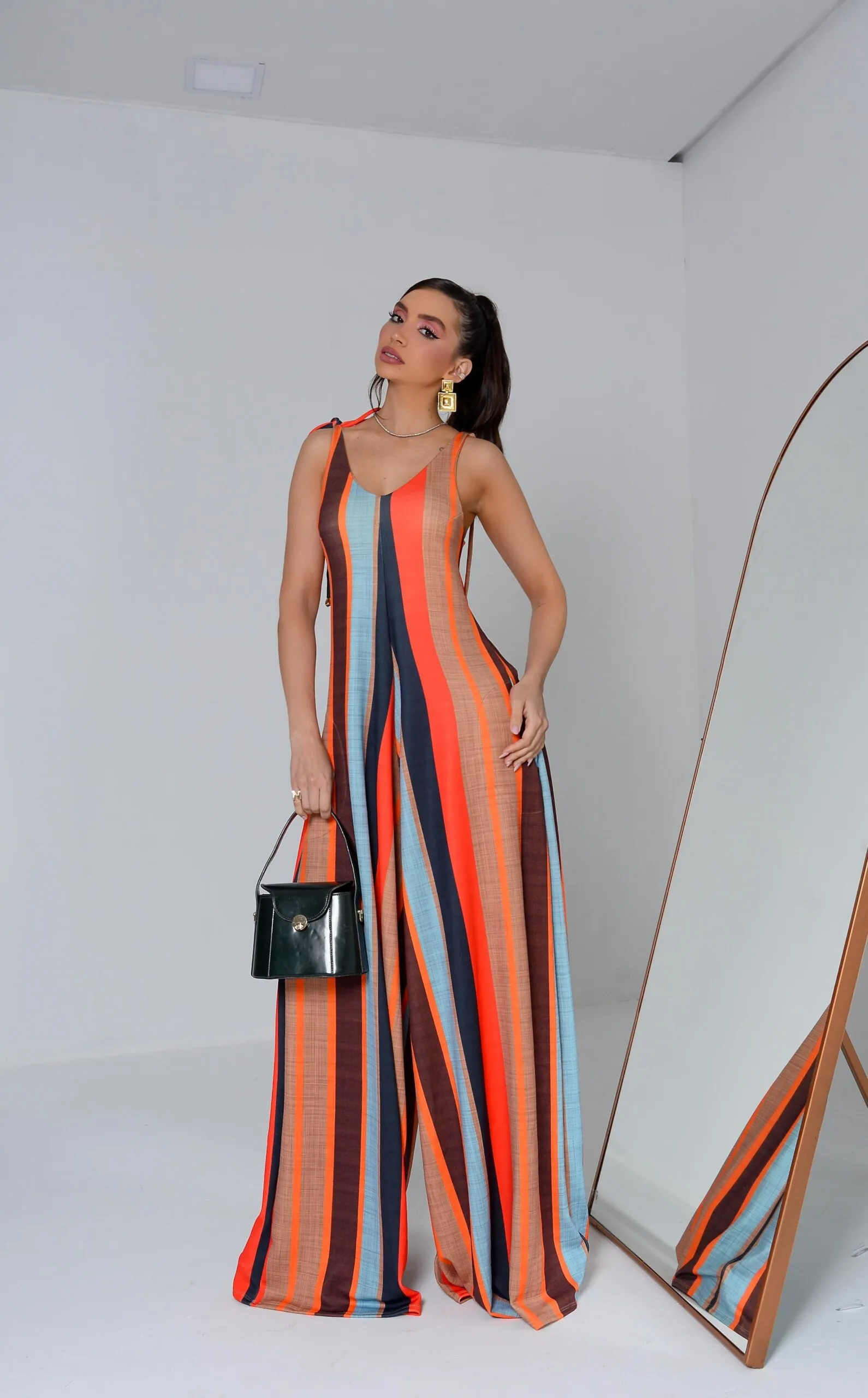Boutique Dona Ana - Macacão Mave em Tecido Crepe de Malha Listrado