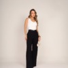 Boutique Dona Ana - Blusa Olivia na Cor Off Talco com decote V delicado