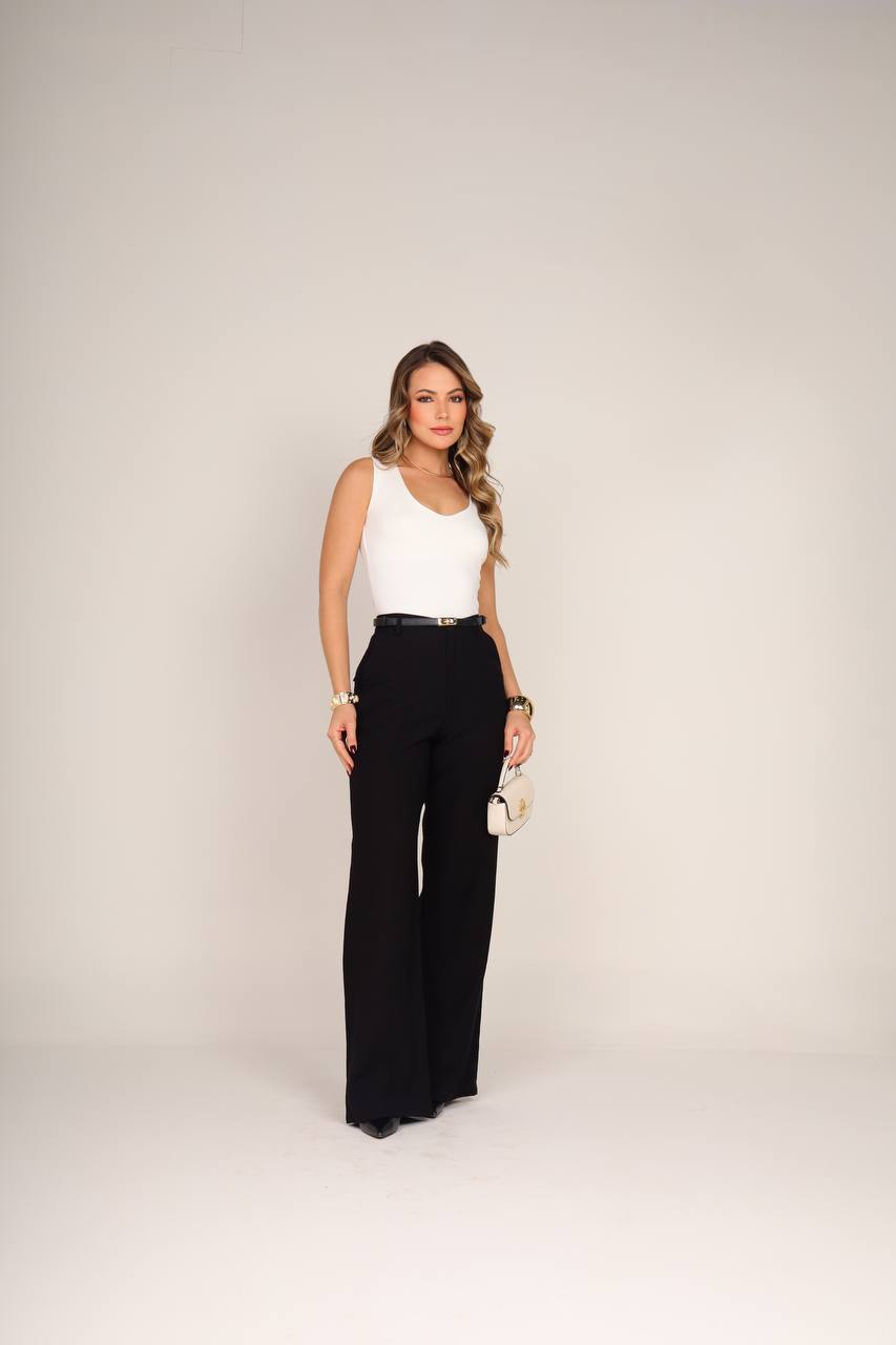 Boutique Dona Ana – Blusa Olivia na Cor Off Talco com decote V delicado Boutique Dona Ana - Blusa Olivia na Cor Off Talco com decote V delicado