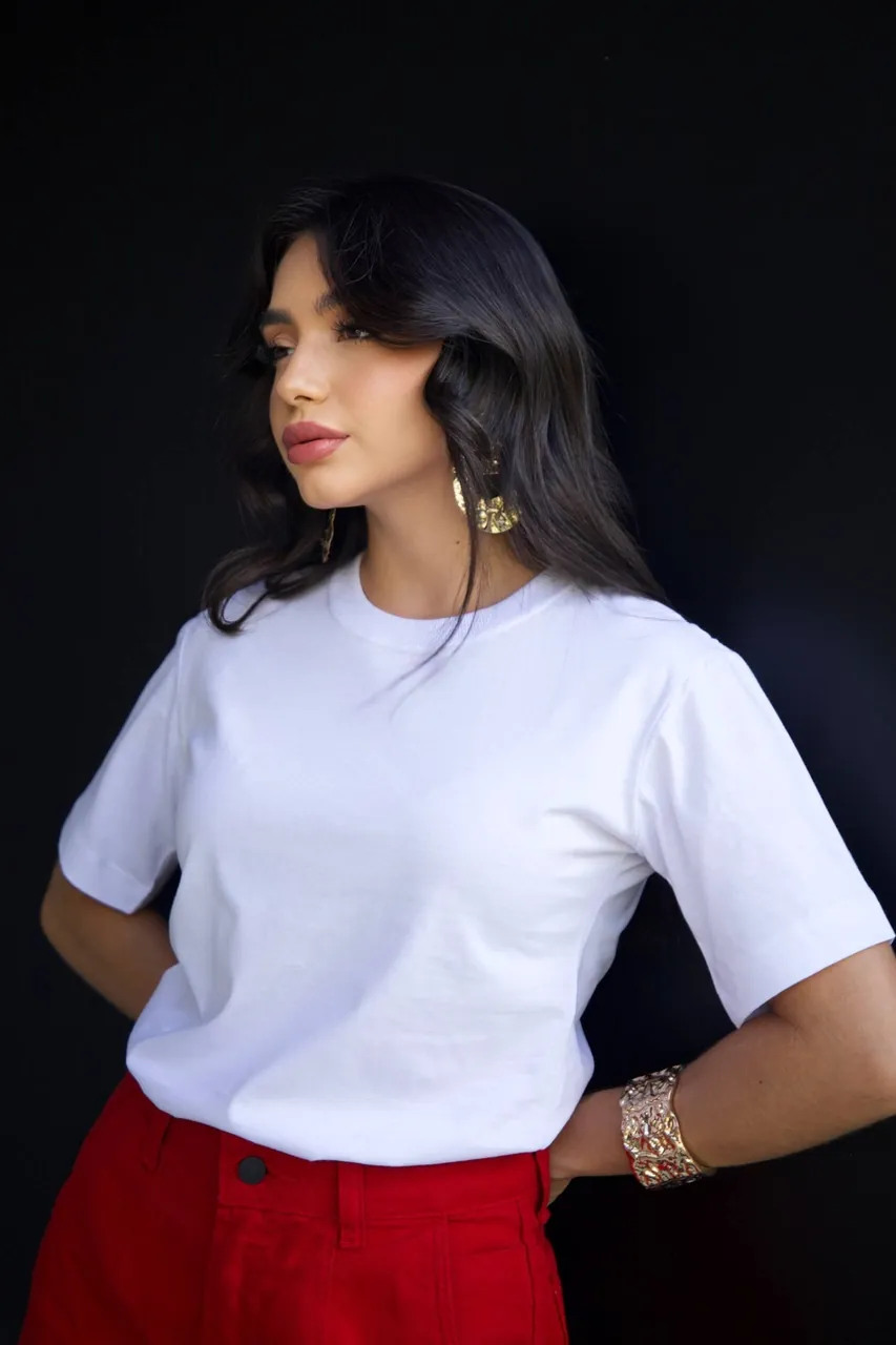 Boutique Dona Ana - T-Shirt Lisa Branca Feminina em Algodão Premium – Básica, Atemporal e Confortável