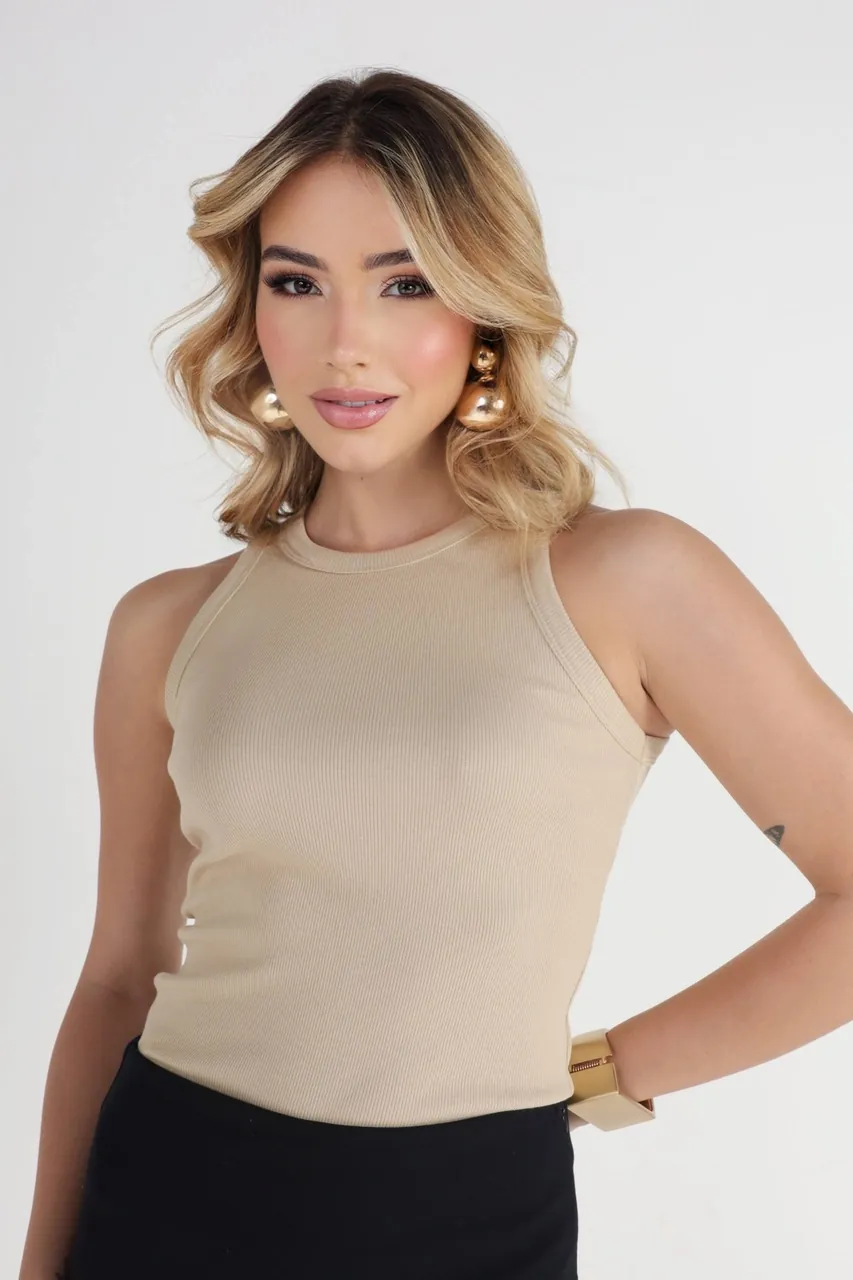 Boutique Dona Ana - Regata Ribana Canelada Bege Areia Feminina em Algodão Premium – Conforto e Versatilidade