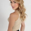 Boutique Dona Ana - Regata Ribana Canelada Bege Areia Feminina em Algodão Premium – Conforto e Versatilidade