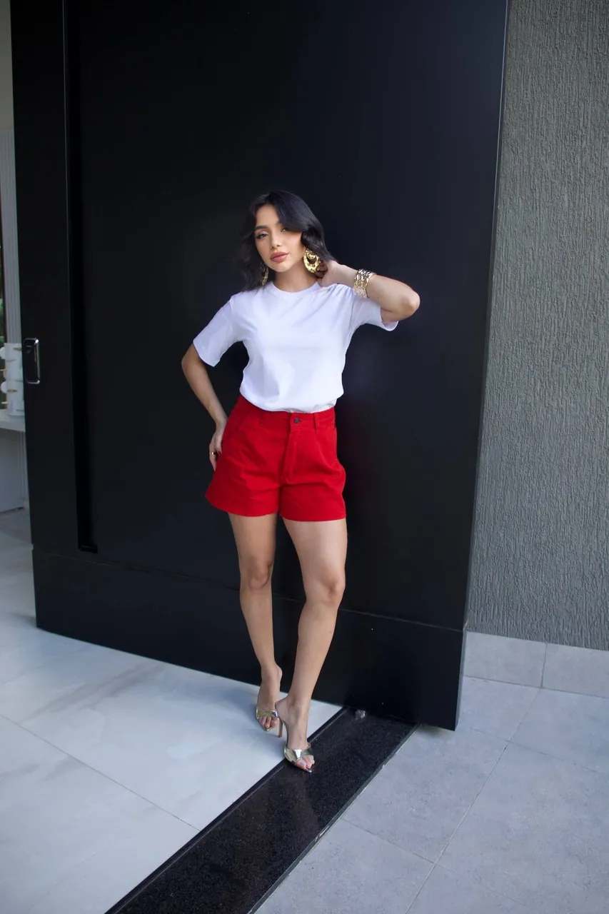 Boutique Dona Ana – T-Shirt Lisa Branca Feminina em Algodão Premium – Básica, Atemporal e Confortável Boutique Dona Ana - T-Shirt Lisa Branca Feminina em Algodão Premium – Básica, Atemporal e Confortável