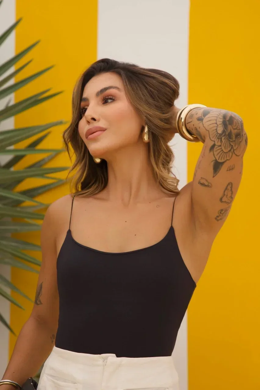 Boutique Dona Ana - Regata Manu Preta Feminina em Suplex Santa Constância – Básica Elegante, Confortável e Atemporal