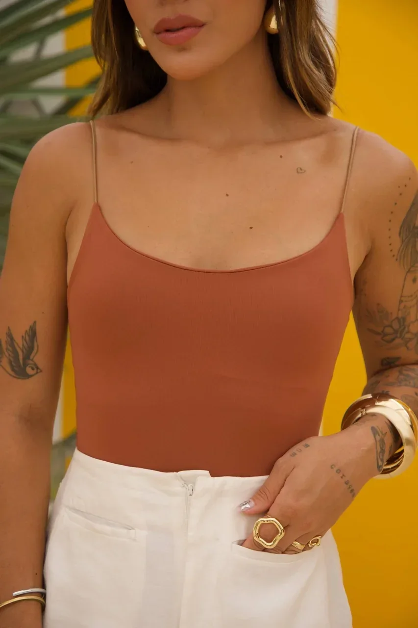 Boutique Dona Ana – Regata Manu Terracota Boheme Feminina em Suplex Santa Constância – Elegante, Moderna e Atemporal Boutique Dona Ana - Regata Manu Terracota Boheme Feminina em Suplex Santa Constância – Elegante, Moderna e Atemporal