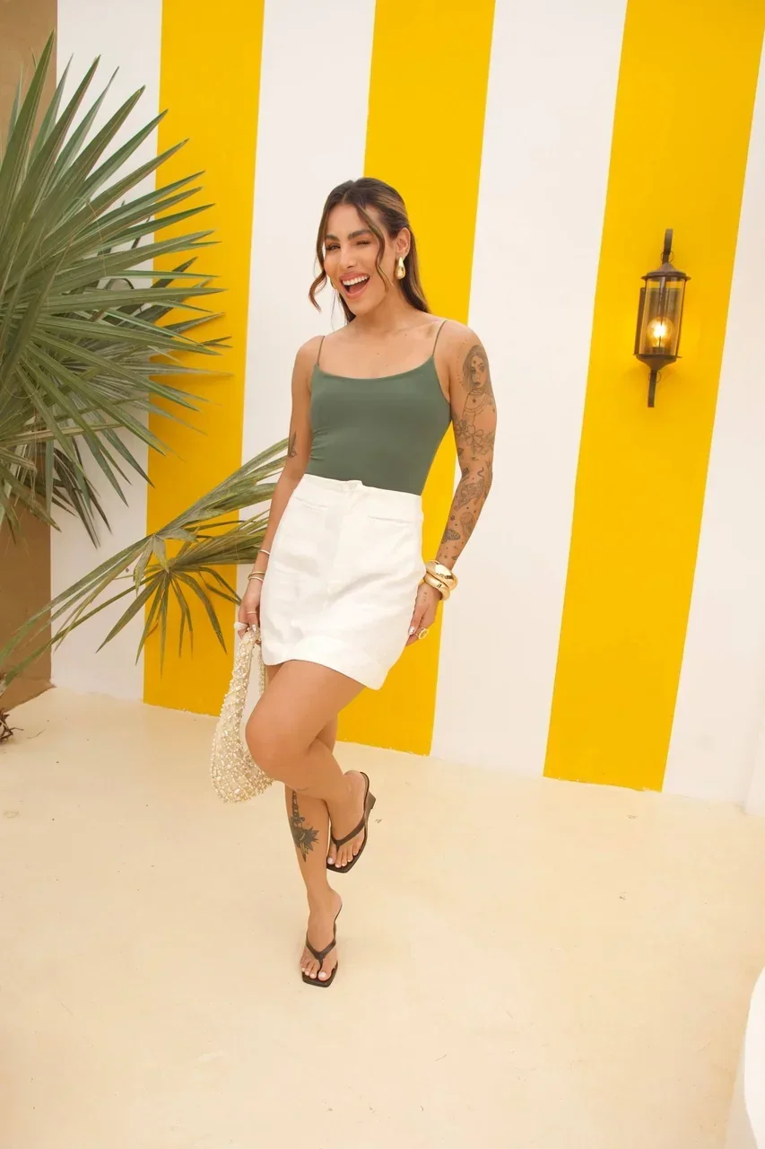 Boutique Dona Ana – Regata Manu Verde Pantano em Suplex Santa Constância – Moderna, Natural e Sofisticada Boutique Dona Ana - Regata Manu Verde Pantano em Suplex Santa Constância – Moderna, Natural e Sofisticada