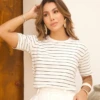 Boutique Dona Ana - T-Shirt Listra de Giz Azul Dark Feminina em Algodão com Elastano – Moderna, Confortável e Atempora