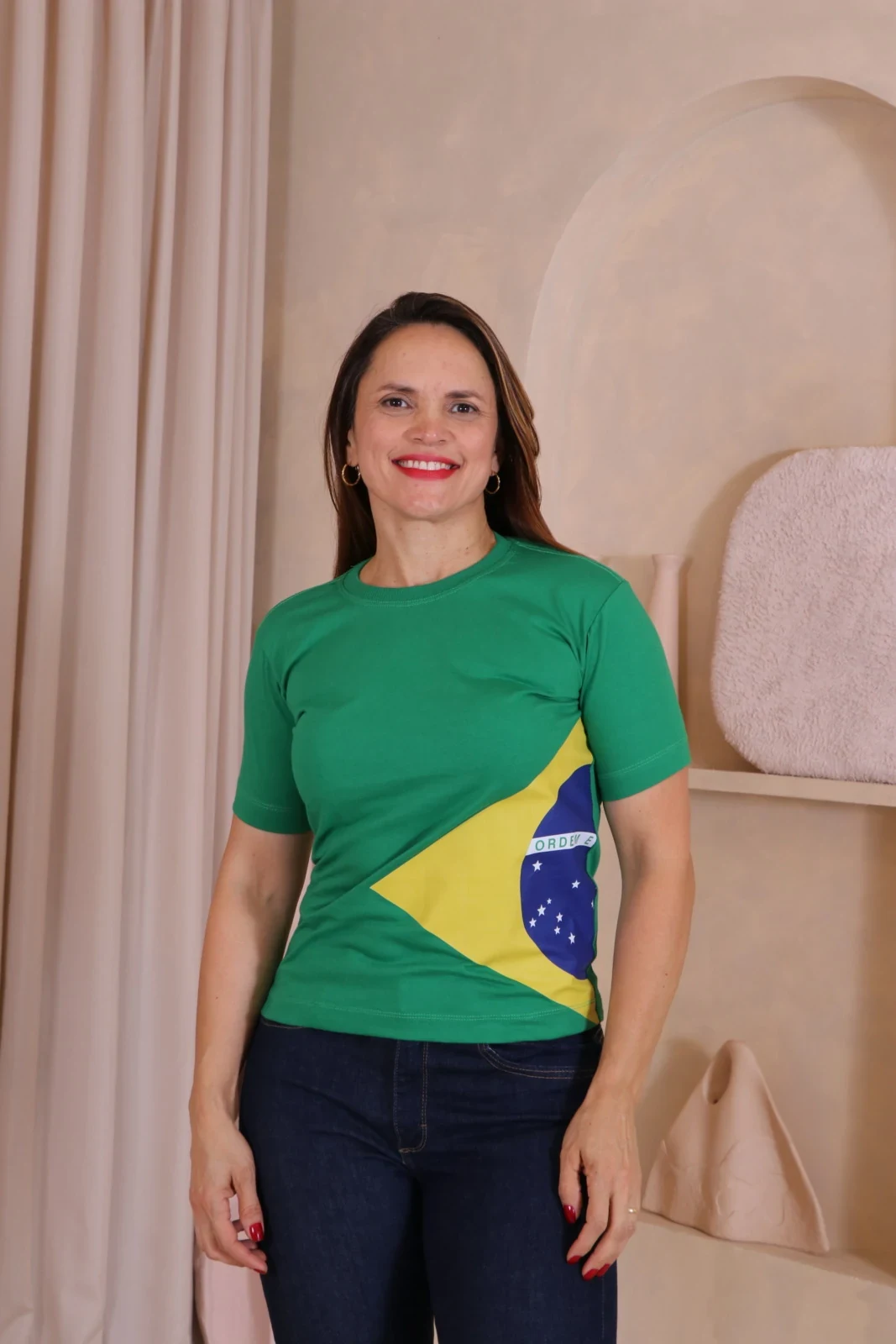 Boutique Dona Ana – T-Shirt Estampada Brasil Azul Royal Feminina em Algodão – Sofisticação e Identidade Nacional Boutique Dona Ana - T-Shirt Estampada Brasil Azul Royal Feminina em Algodão – Sofisticação e Identidade Nacional
