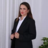 Boutique Dona Ana - Blazer Feminino Acinturado Preto em Alfaiataria – Elegância Clássica e Caimento Sofisticado