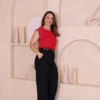 Boutique Dona Ana - Blusa Feminina Muscle Tee Vermelha em Viscolinho – Elegância Casual com Pesponto Sofisticado