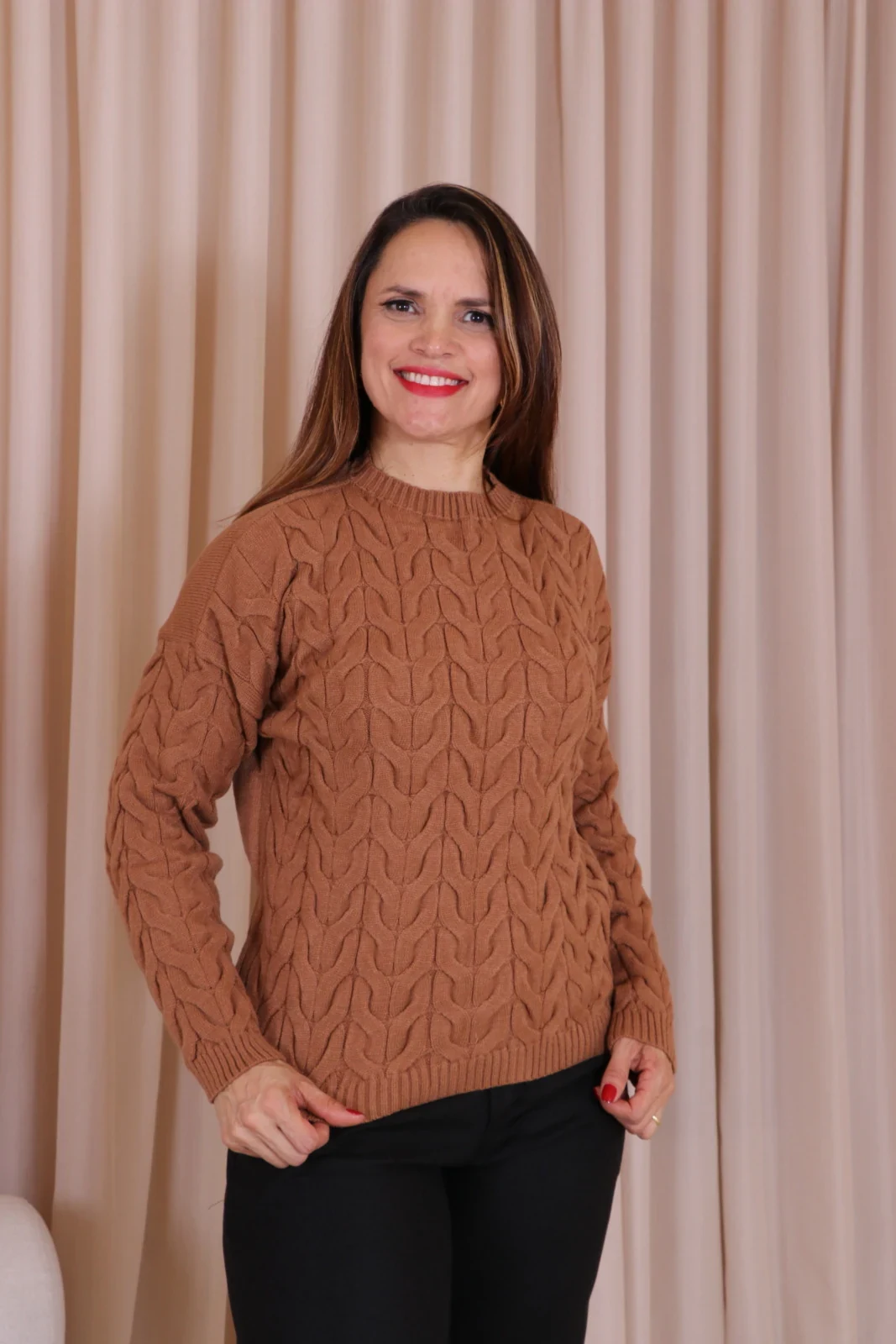 Boutique Dona Ana - Blusa Modal Alba Cappuccino em Tricô com Trama Trançada – Sofisticada, Aconchegante e Atemporal