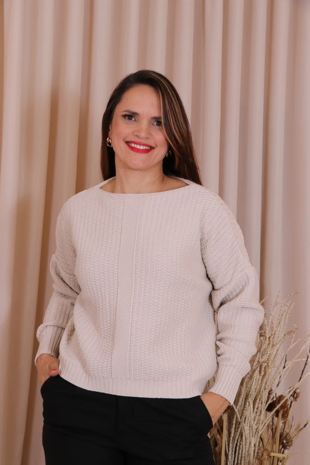 Boutique Dona Ana - Blusa Valencia Areia em Tricot com Fio Tecnológico – Leve, Elegante e Atemporal