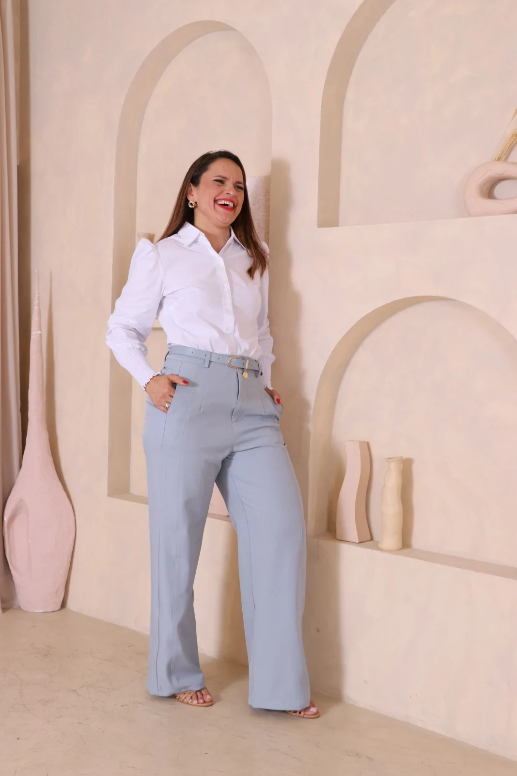 Boutique Dona Ana - Calça Pantalona Azul Claro de Alfaiataria com Cinto – Sofisticação, Elegância e Caimento Impecável