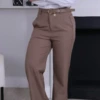 Boutique Dona Ana - Calça Pantalona Caqui de Alfaiataria com Cinto – Elegância Atemporal e Sofisticação Moderna