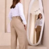Boutique Dona Ana - Calça Social Alfaiataria Pantalona Bege em Tecido Marrant – Elegância Leve com Caimento Sofisticado