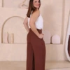 Boutique Dona Ana - Calça Social Pantalona Marrom em Alfaiataria – Elegância Moderna com Caimento Impecável