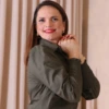 Boutique Dona Ana - Camisa Tricoline Verde Militar Feminina com Manga Lastex – Moderna, Elegante e Confortável