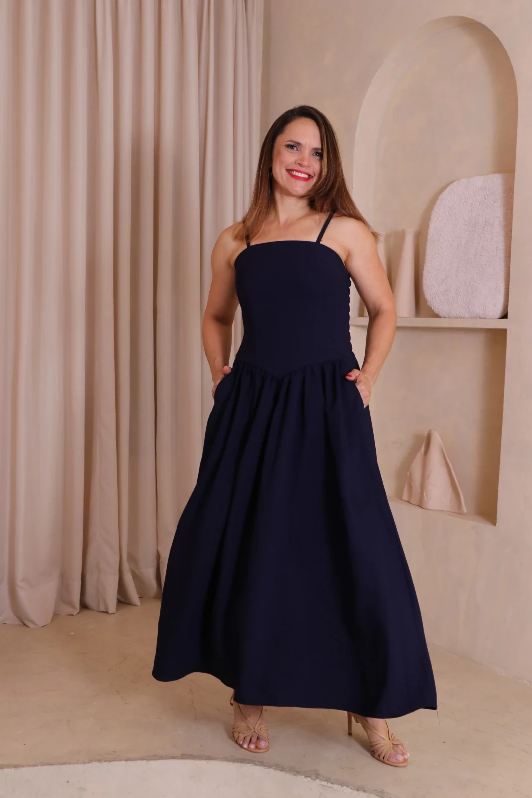 Boutique Dona Ana – Vestido Midi Íris Azul Petróleo com Bojo e Lastex – Elegante, Fluido e Atemporal Boutique Dona Ana - Vestido Midi Íris Azul Petróleo com Bojo e Lastex – Elegante, Fluido e Atemporal