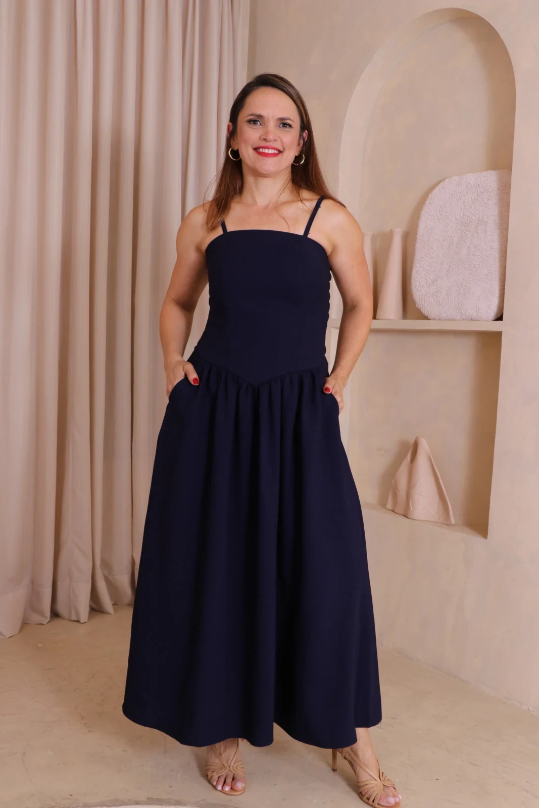 Boutique Dona Ana – Vestido Midi Íris Azul Petróleo com Bojo e Lastex – Elegante, Fluido e Atemporal Boutique Dona Ana - Vestido Midi Íris Azul Petróleo com Bojo e Lastex – Elegante, Fluido e Atemporal