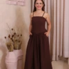 Boutique Dona Ana - Vestido Midi Íris Marrom com Bojo e Lastex – Sofisticado, Moderno e Atemporal