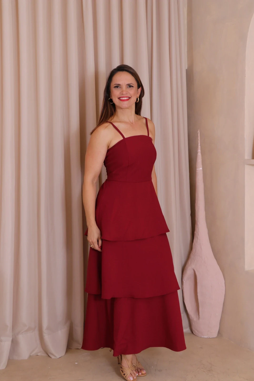 Boutique Dona Ana – Vestido Midi Lírio Rosa Deep Pink em Camadas com Lastex – Feminino, Moderno e Elegante Boutique Dona Ana - Vestido Midi Lírio Rosa Deep Pink em Camadas com Lastex – Feminino, Moderno e Elegante