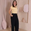 Boutique Dona Ana - Blusa Feminina Amarelo Manteiga em Linho com Detalhe Dourado – Elegante, Acinturada e Sofisticada