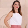 Boutique Dona Ana - Regata Social Feminina Branca com Pregas no Decote – Elegante, Atemporal e Sofisticada